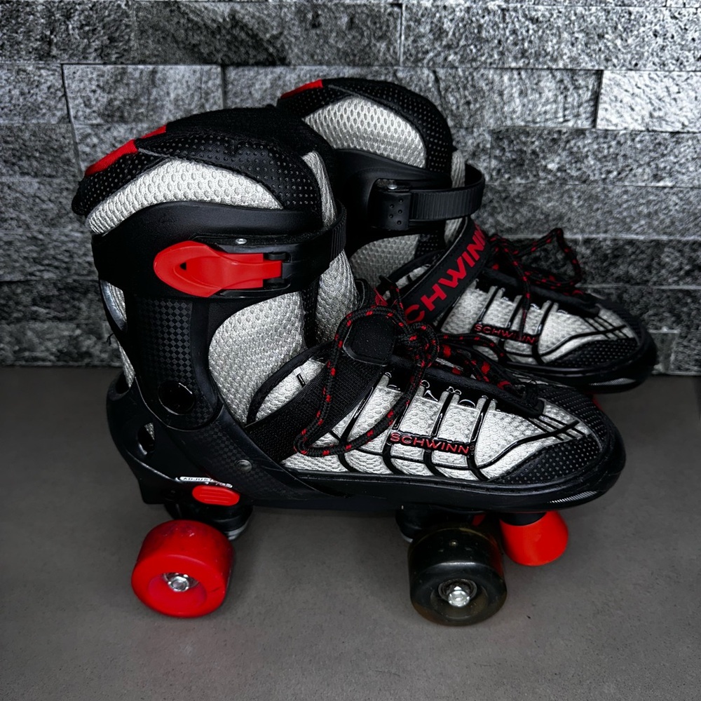 Schwinn Youth Light-up Rollerskates Size 5-8
